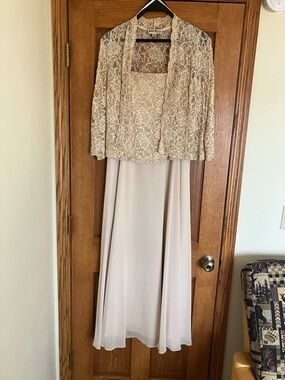 Karen Millen Lace Dress in Champagne Beige mother of the bride or groom